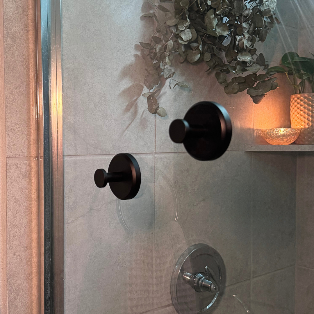 Ultra-lepící háček na přísavku, který lze podle potřeby přemístit