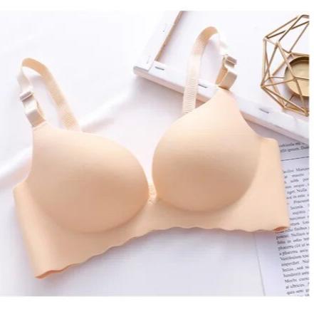 Sutien cu efect de ridicare pentru un contur natural în toată discreția
