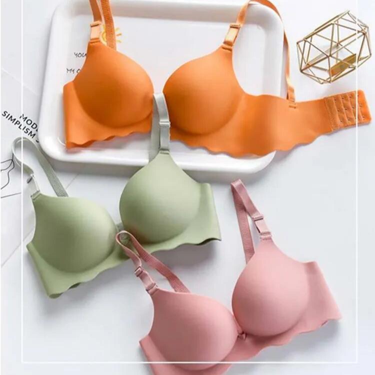 Sutien cu efect de ridicare pentru un contur natural în toată discreția